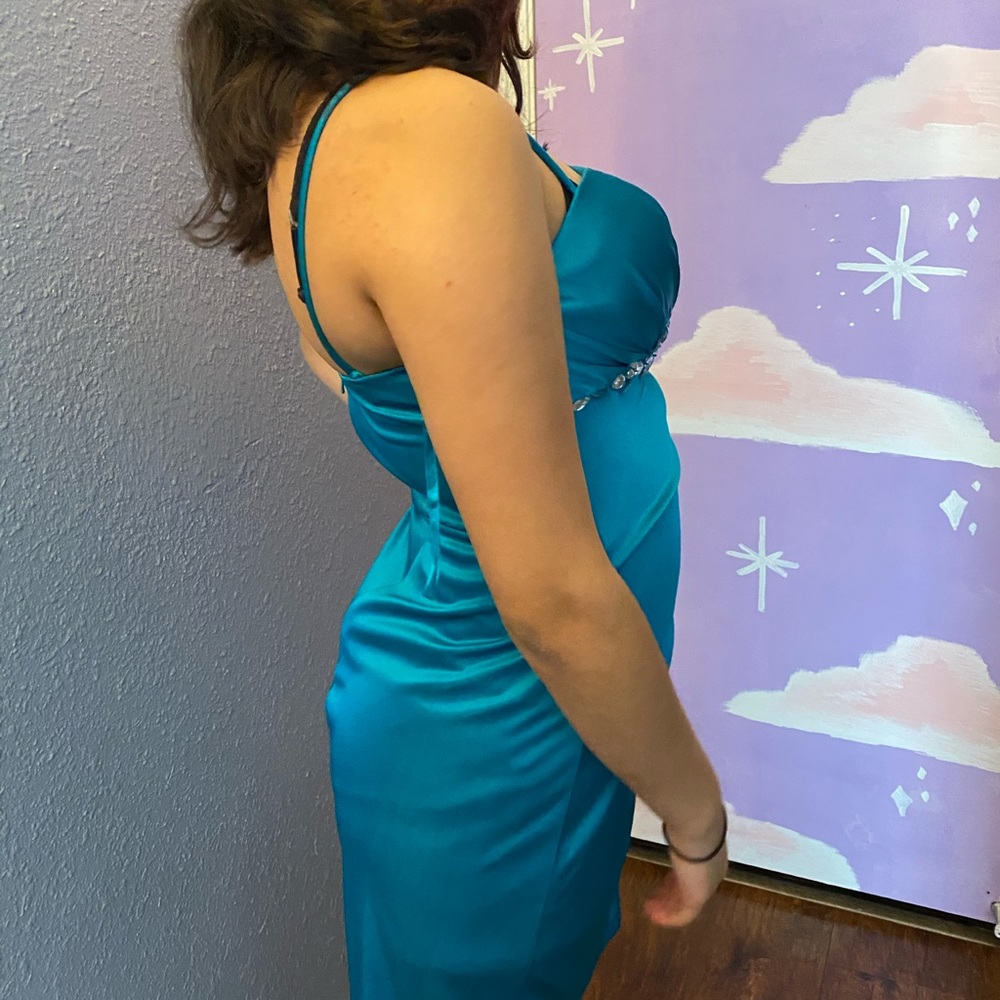 Dress - Picture 3 of 4